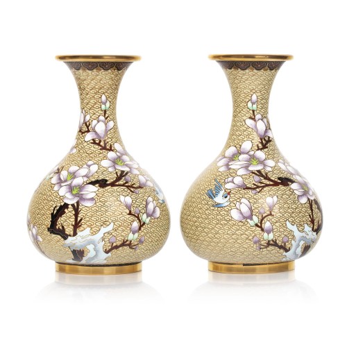 Wazony emaliowane z motywem magnolii, Chiny