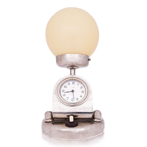 Gabinetowy zegar z lampką